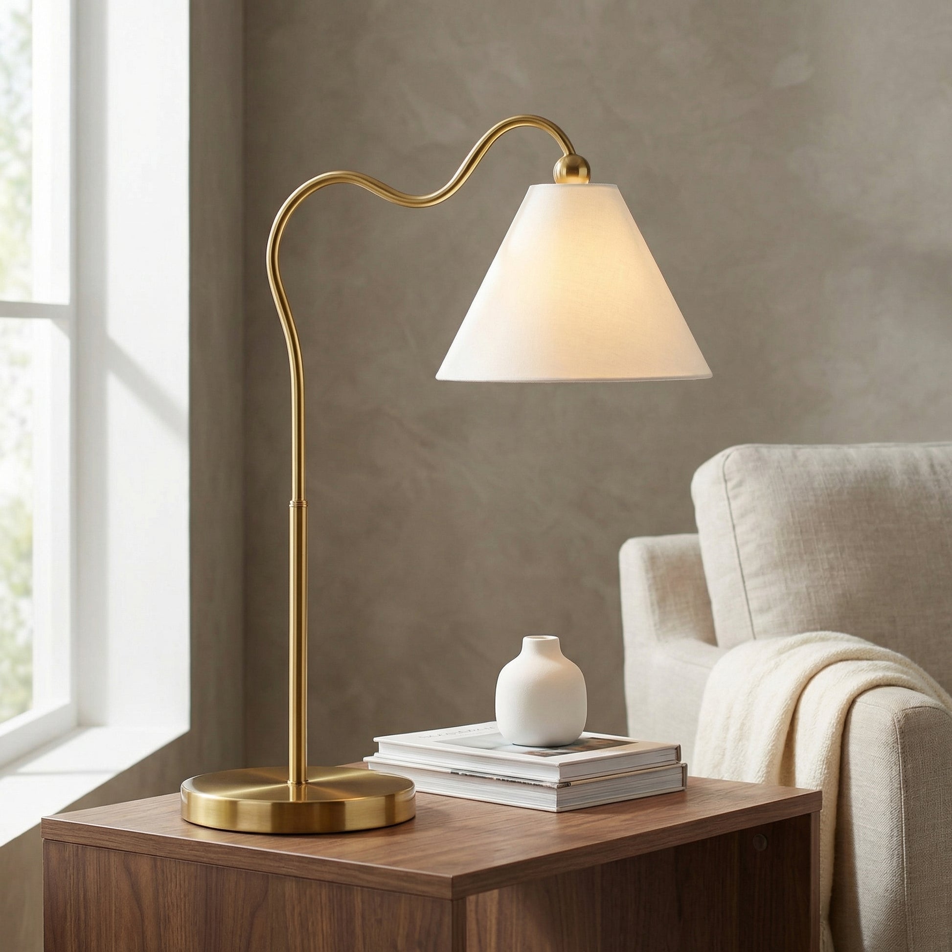Elegant Brass Table Lamp – Modern Home Decor
